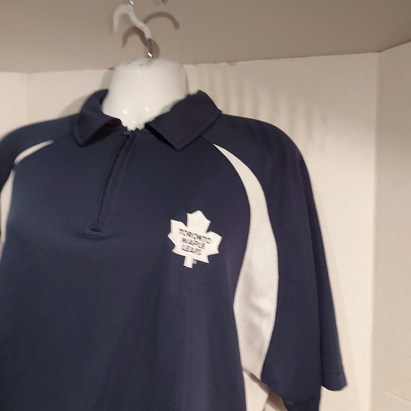 🍁🍁Medium Toronto Maple Leafs Collared Zipper Shirt🍁🍁 - Picture 9 of 9